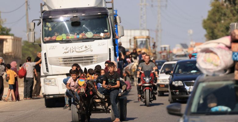 Palestinians flee their homes towards southern Gaza