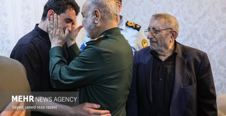 The commanders of the army and the IRGC met with the families of the victims of the President's flight
