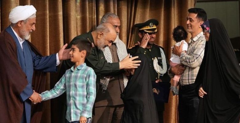 What is the reason behind the Iranian authorities' promotion of larger families?