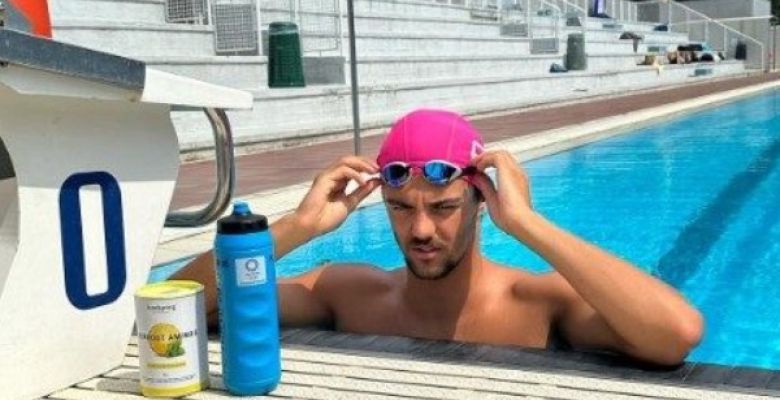 Italian swimmer sends the internet into a frenzy by showing off his abs during the 2024 Olympics