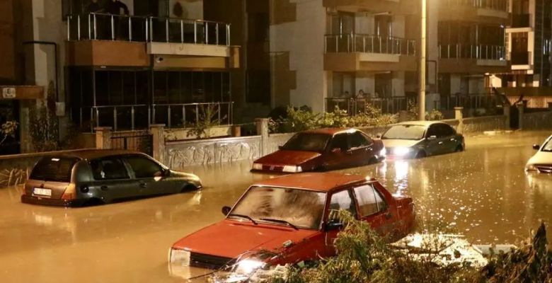 Izmir Submerged: Torrential Rain Paralyses Turkish City