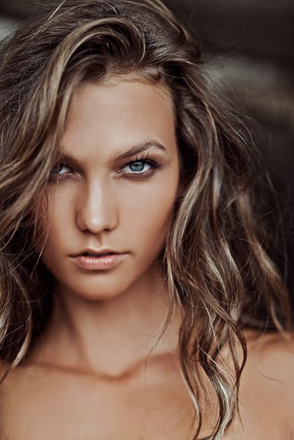 Karlie Kloss: One of the most famous Models in the world!